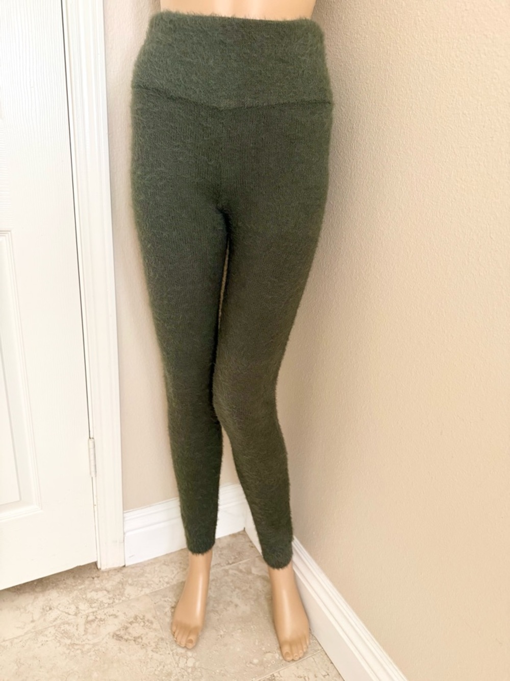 Cozy High-Waist Olive Green Knit Leggings faux Kashmir